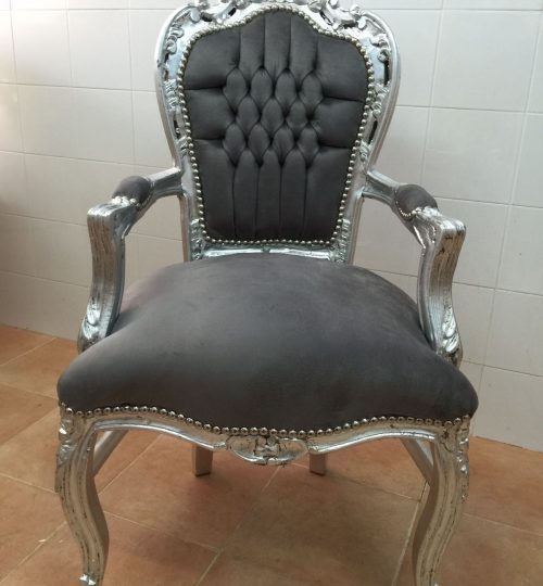 silla tapizada gris