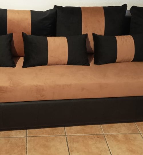 sofa arabe anaranjado